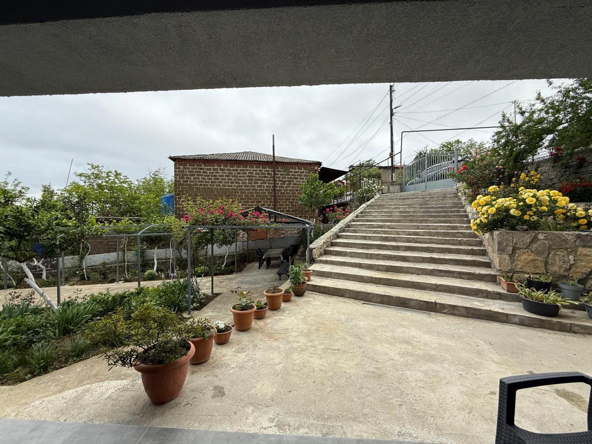 קוטאיסי Guest House T&N מראה חיצוני תמונה